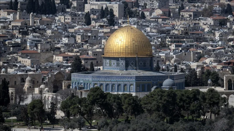 Az izraeli korlátozások miatt az Al-Aqsa-mecsetben nem lehet ünnepi imát tartani